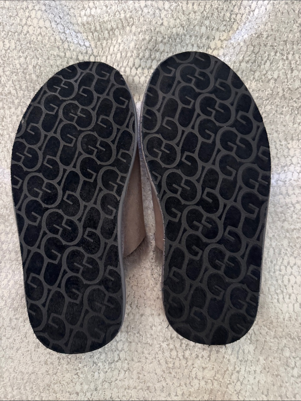 UGG Men's Scuff Slippers in Charcoal Suede Shearling Lining - Picture 4 of 6